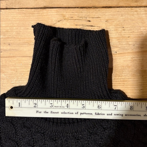 Carraig Donn Wool Black Cable Knit Turtleneck Sweater - Picture 9 of 9